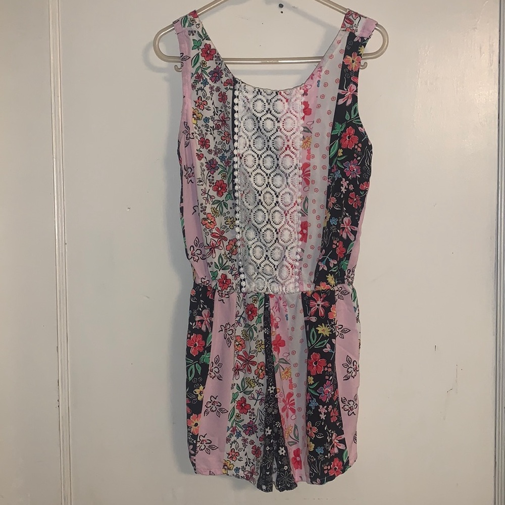 Little girl’s Size 6-6X (Small) one piece romper. Floral print. Used